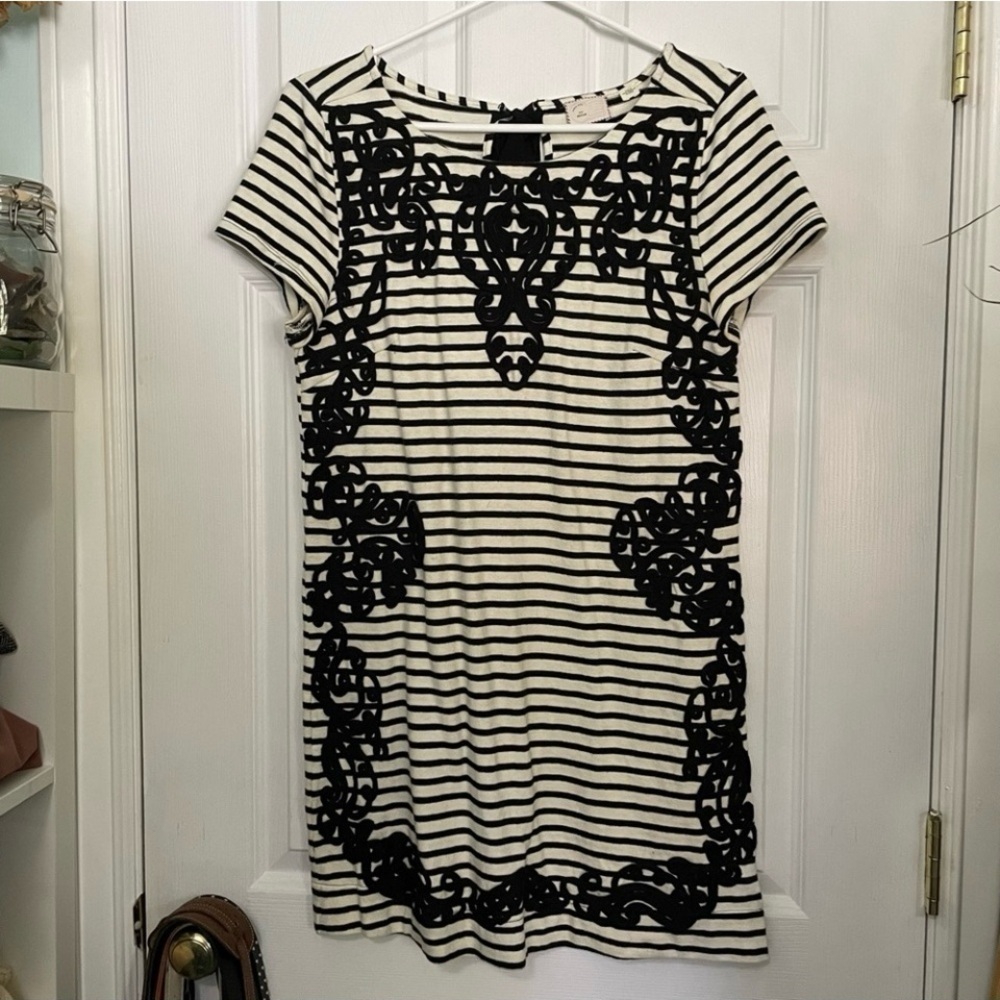 Anthropologie black and white striped embroidered t-shirt dress size medium